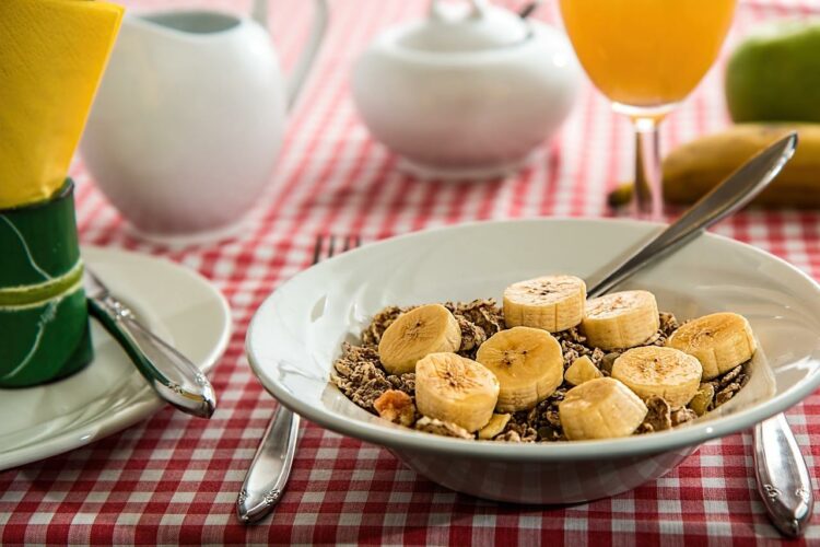 Ile kcal ma 100 g banana? | 100 g banana kcal