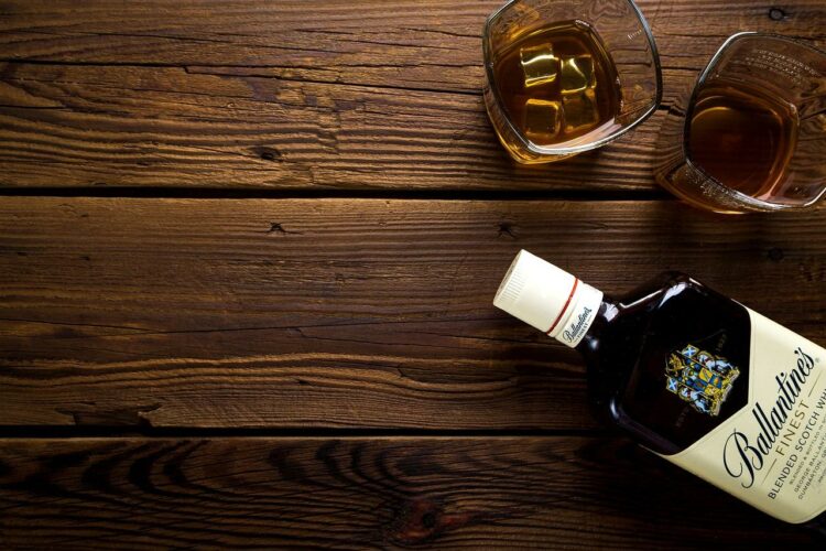 Ile kcal ma 100 ml whisky? | 100 ml whisky kcal