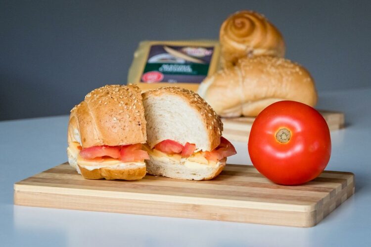 Ile kcal ma bulka z szynka? | bulka z szynka kcal