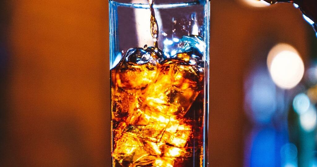 Ile kcal ma drink whisky z cola? | drink whisky z cola kcal