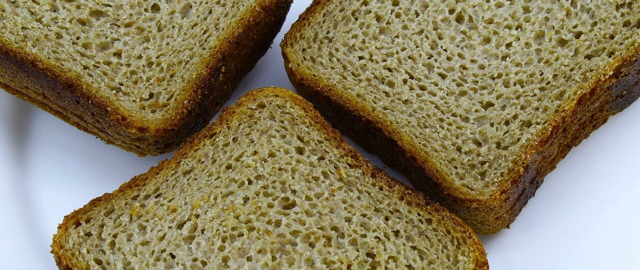 Ile kcal ma jedna kromka bialego chleba? | jedna kromka bialego chleba kcal