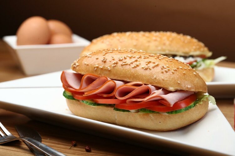 Ile kcal ma kanapka z serem? | kanapka z serem kcal