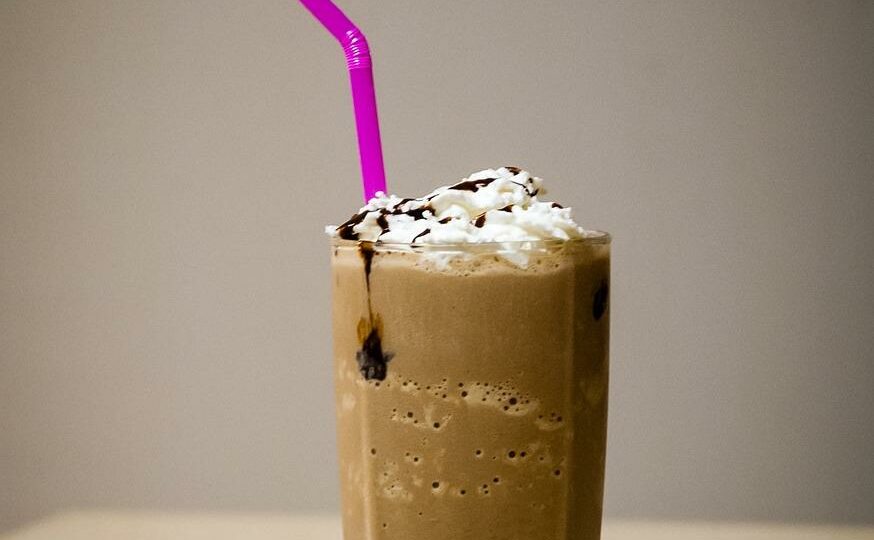 Ile kcal ma kawa mrożona z lodami? | kawa mrożona z lodami kcal