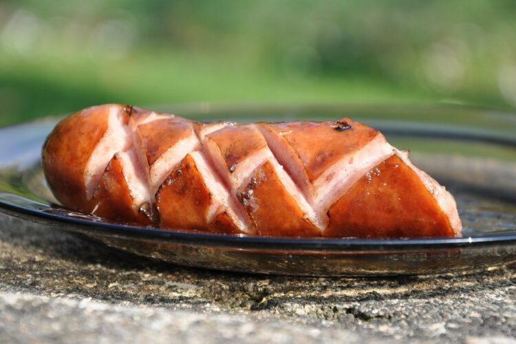 Ile kcal ma kiełbasa z ogniska? | kiełbasa z ogniska kcal