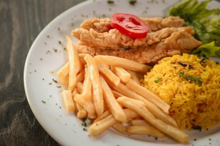 Ile kcal ma ryż z kurczakiem? | ryż z kurczakiem kcal
