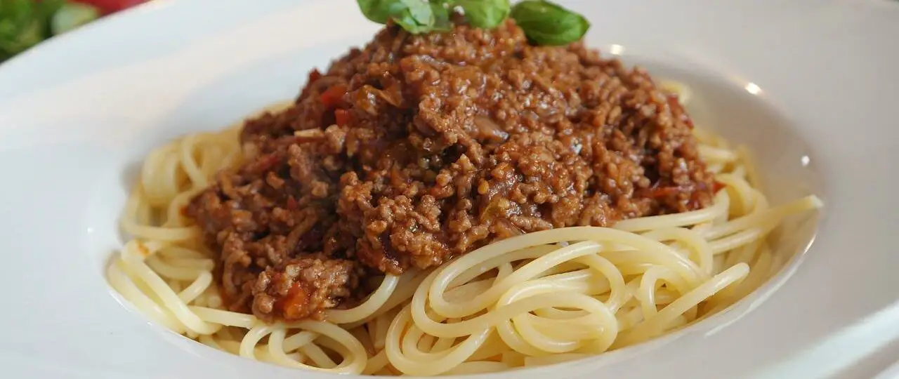 Ile kcal ma spaghetti bolognese z serem? | spaghetti bolognese z serem kcal