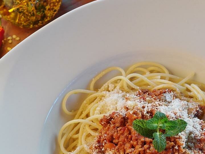 Ile kcal ma spaghetti z mięsem mielonym? | spaghetti z mięsem mielonym kcal