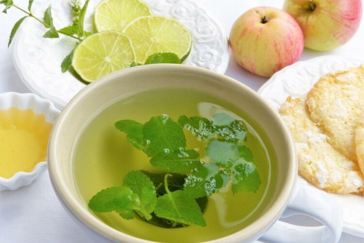 Ile kcal ma szklanka wody z cytryną? | szklanka wody z cytryną kcal