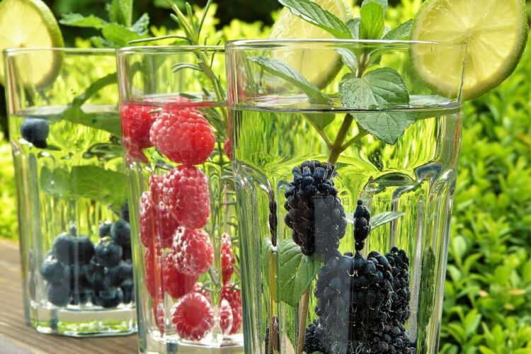 Ile kcal ma woda z cytryną? | woda z cytryną kcal