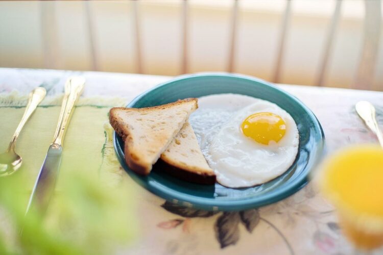 Ile kcal maja jajka smazone? | jajka smazone kcal
